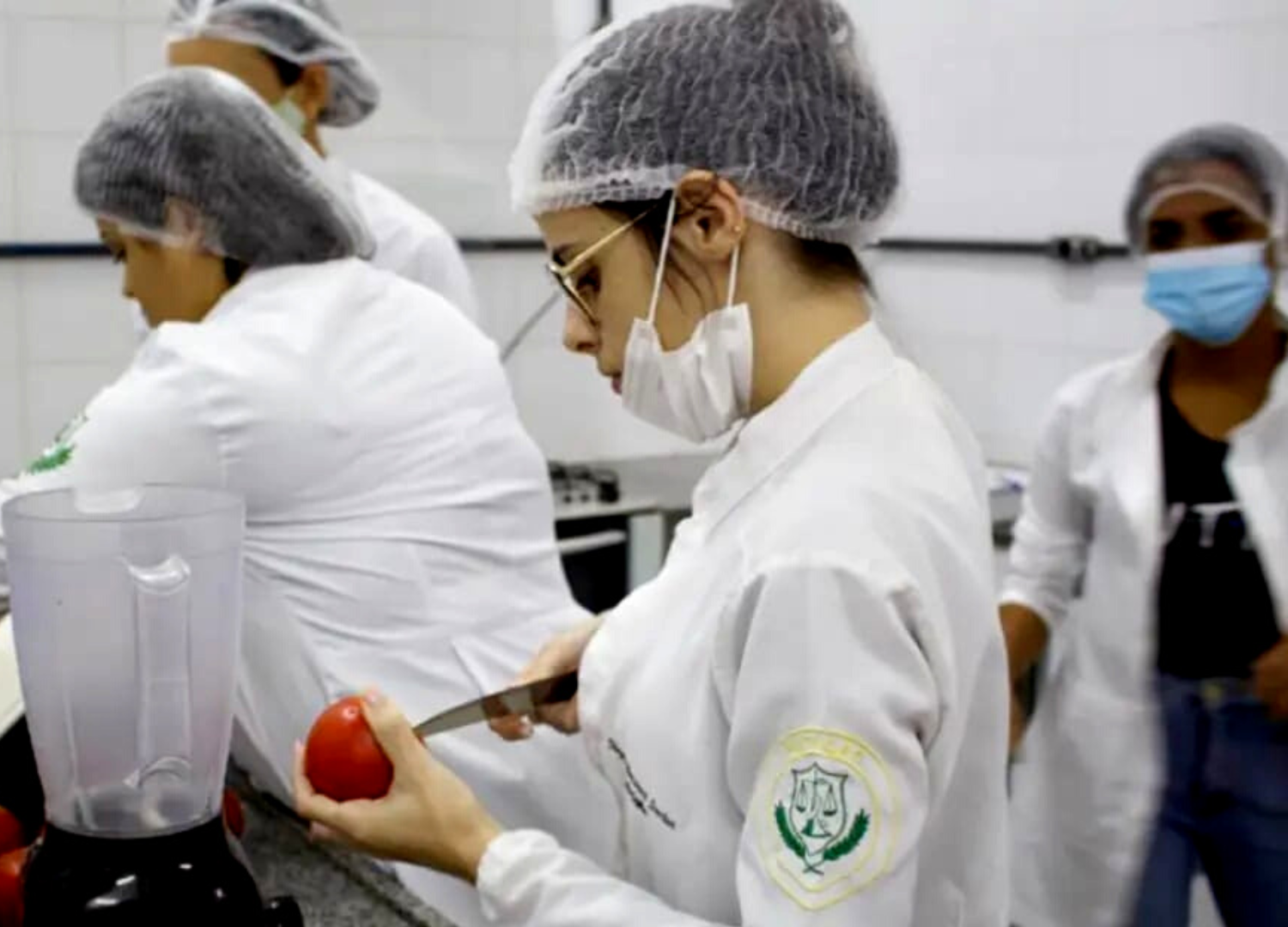 Você está visualizando atualmente Estudantes de Nutrição Fazem Bala de Tomate