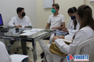 Read more about the article Funorte recebe intercambista alemão para aulas no Curso Médico