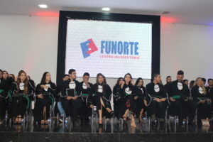 Read more about the article ￼Aplausos para os mais novos formandos de Medicina do Centro Universitário Funorte