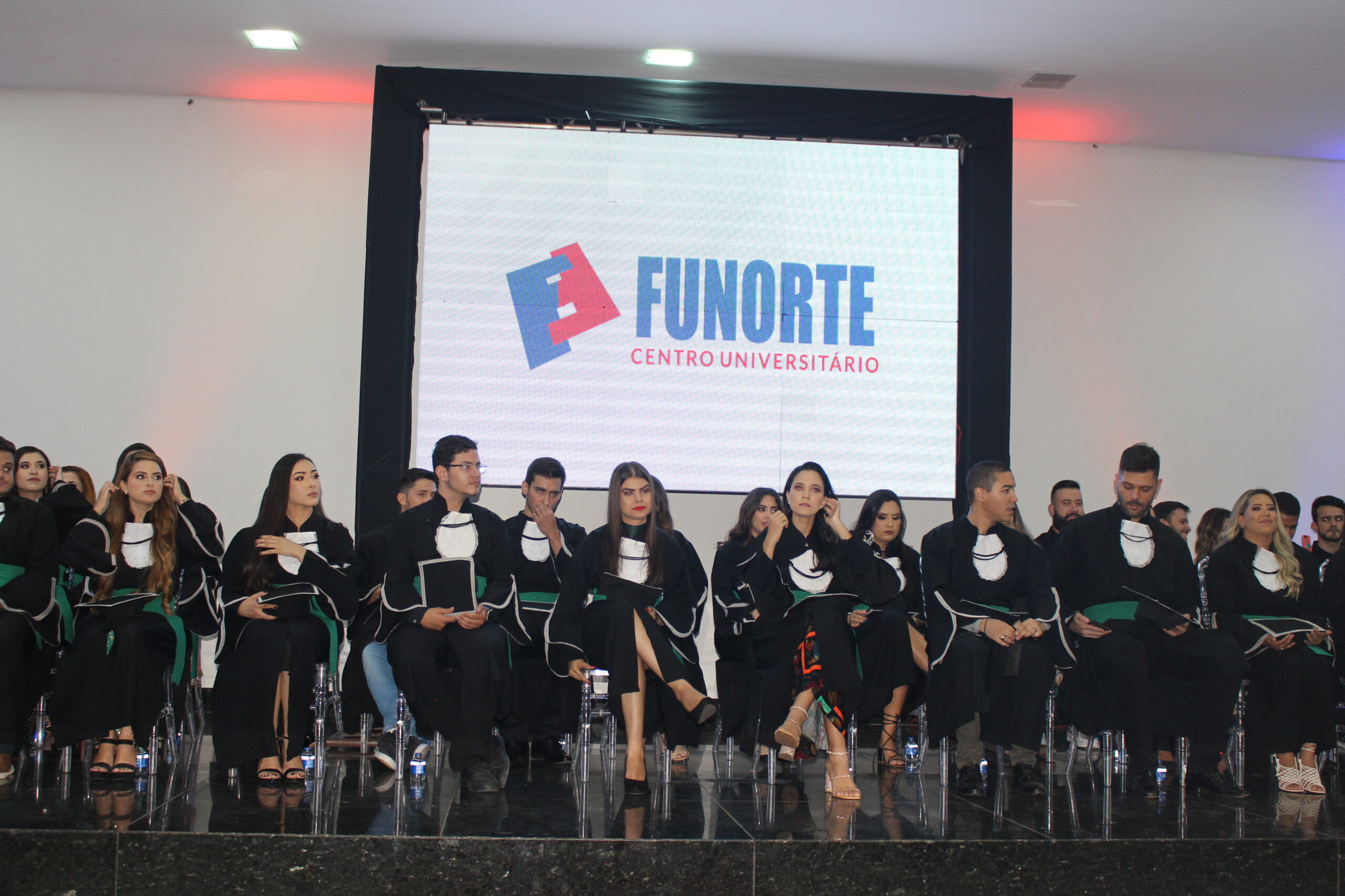 You are currently viewing ￼Aplausos para os mais novos formandos de Medicina do Centro Universitário Funorte
