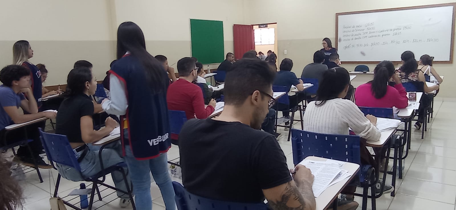 Você está visualizando atualmente Estudantes tentam vestibular para curso de Medicina Funorte